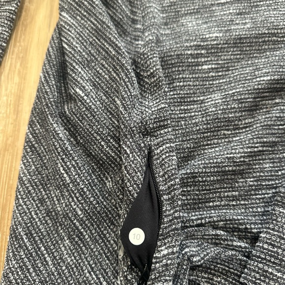 Lululemon Women's Gray Long Sleeve Top size 10 - Picture 4 of 5